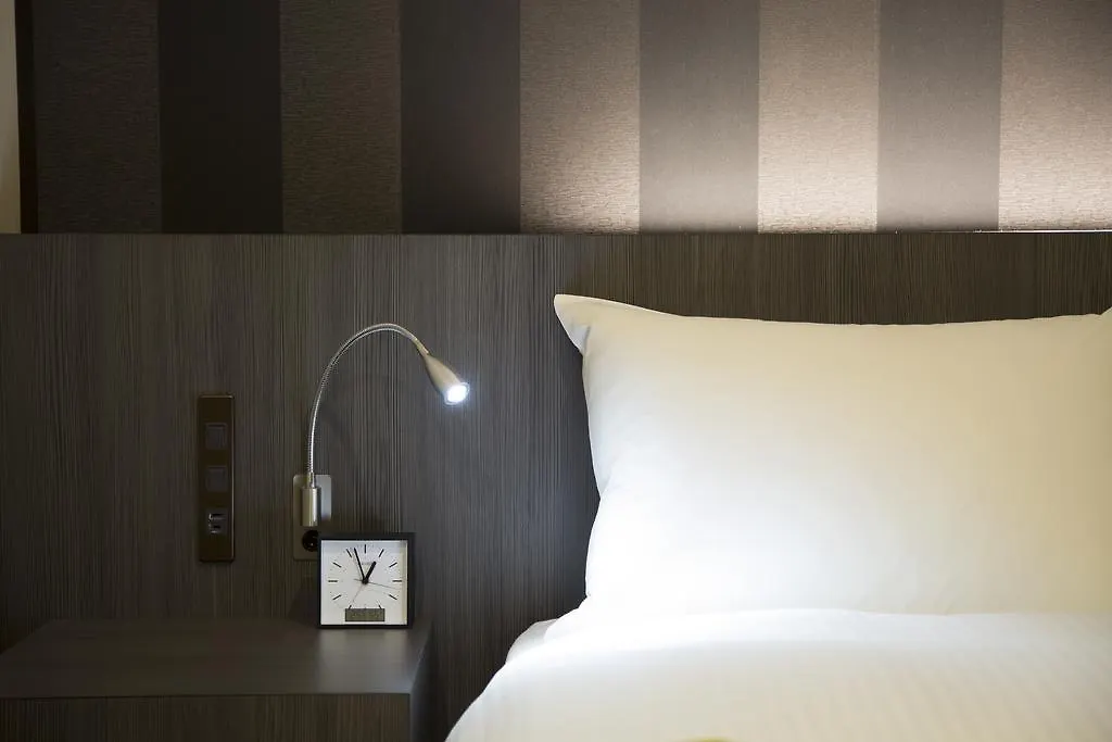 Almont Inn Tokyo Nihonbashi 2*,