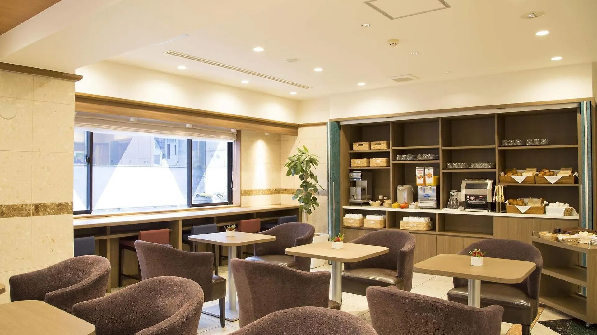 Almont Inn Tokyo Nihonbashi 2*,  Giappone